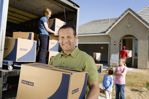 Packing support and transport for a Croydon removal